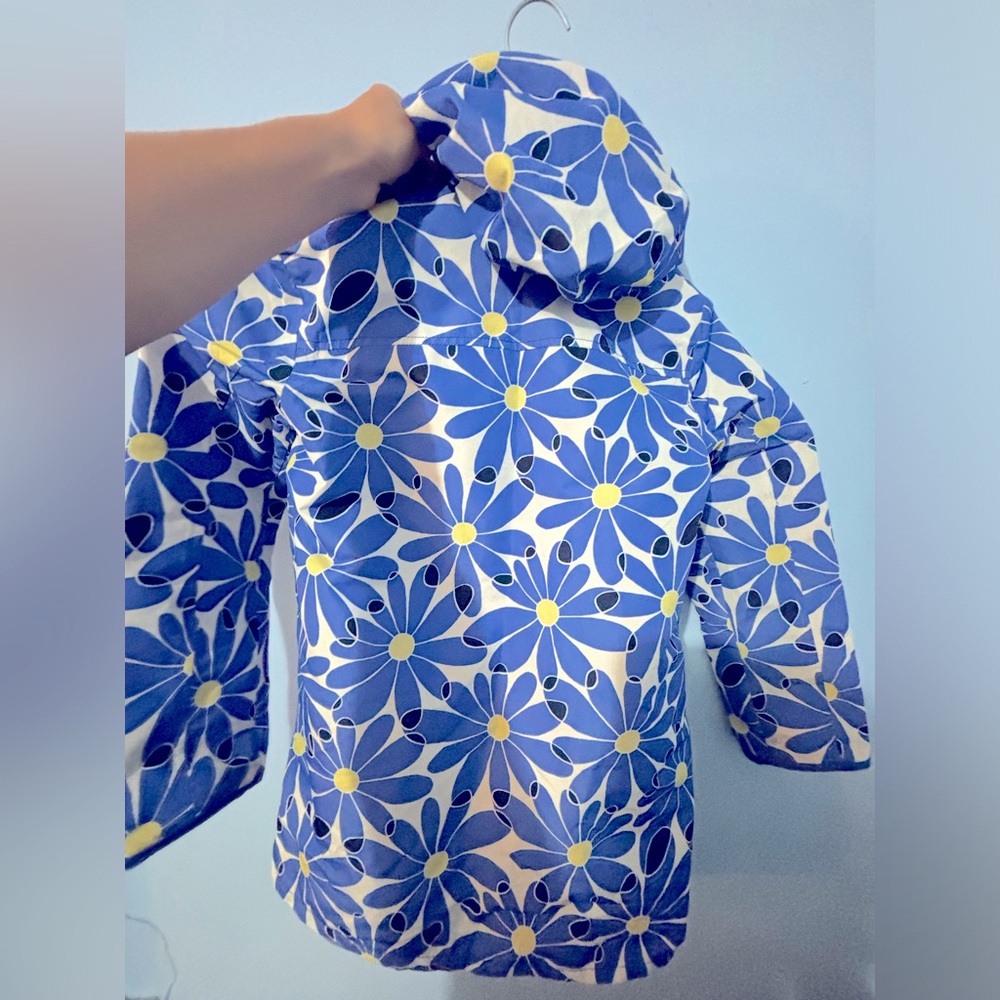 GYMBOREEgirls floral patterned raincoat worn1x-Insulated with hood and pockets.